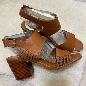 NIB Vince Comuto Karmelo Cognac Heels